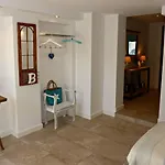 Breeze Boutique Guest Rooms, Marbella Couette-café 4*