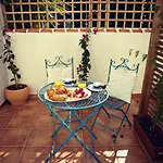 Breeze Boutique Guest Rooms, Marbella Couette-café