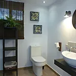 Breeze Boutique Guest Rooms, Marbella Couette-café