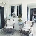 Breeze Boutique Guest Rooms, Marbella Couette-café 4*