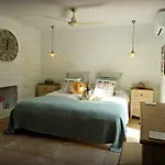 Breeze Boutique Guest Rooms, Marbella Couette-café 4*