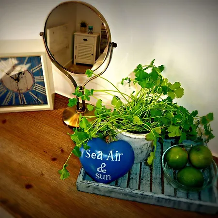 ベッド・アンド・ブレックファスト Breeze Boutique Guest Rooms, Marbella 4*