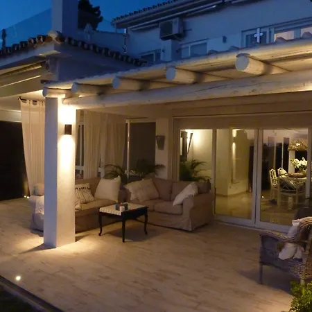 Breeze Boutique Guest Rooms, Marbella Couette-café 4*