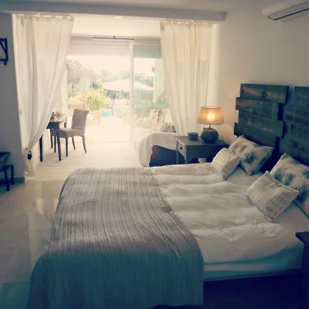 Breeze Boutique Guest Rooms, Marbella Couette-café 4*