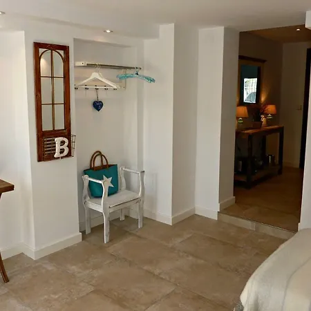 Bed & Breakfast Breeze Boutique Guest Rooms, Marbella 4*
