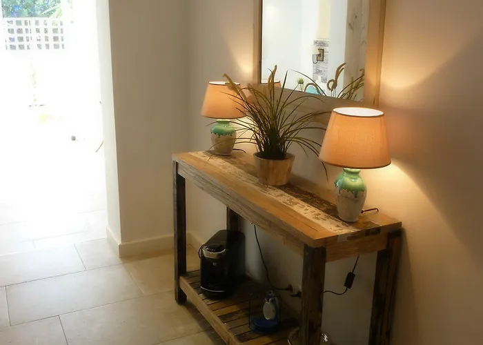 Breeze Boutique Guest Rooms, Marbella Couette-café 4*