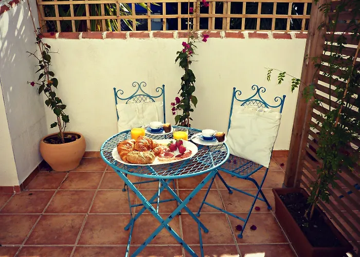 Breeze Boutique Guest Rooms, Marbella فندق مبيت وإفطار