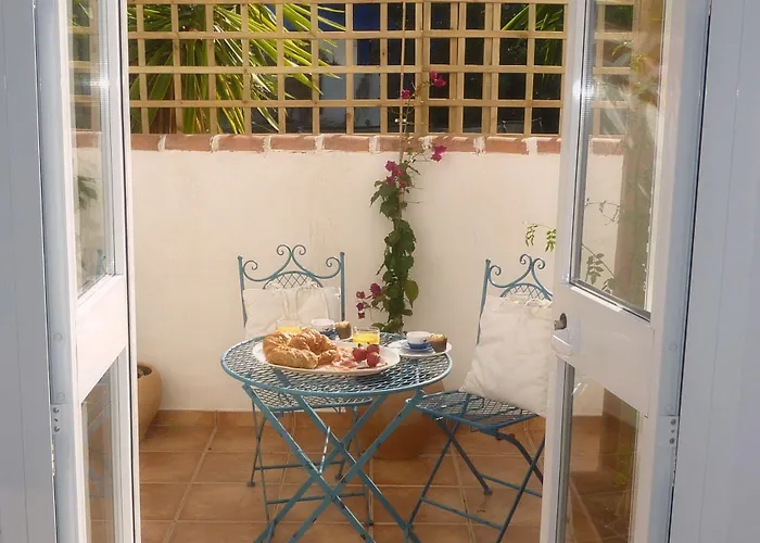 Breeze Boutique Guest Rooms, Marbella فندق مبيت وإفطار 4*