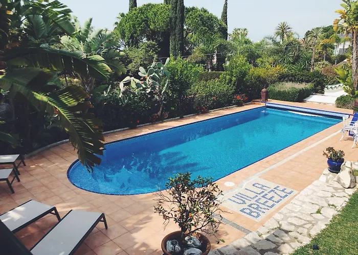فندق مبيت وإفطار Breeze Boutique Guest Rooms, Marbella 4*