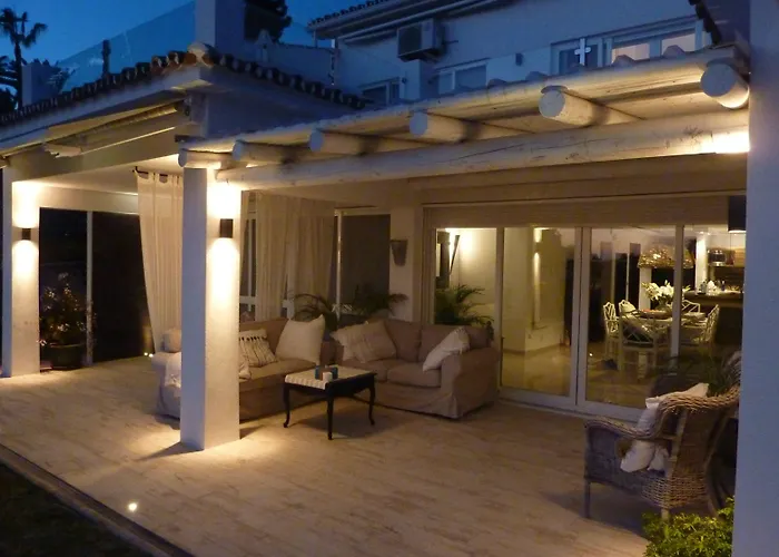 Breeze Boutique Guest Rooms, Marbella فندق مبيت وإفطار 4*