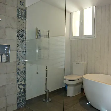 Breeze Boutique Guest Rooms,