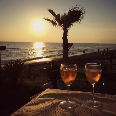 לינה וארוחת בוקר Breeze Boutique Guest Rooms, Marbella 4*