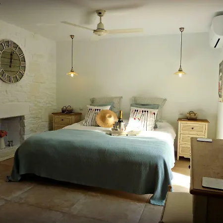 Breeze Boutique Guest Rooms, Marbella לינה וארוחת בוקר 4*